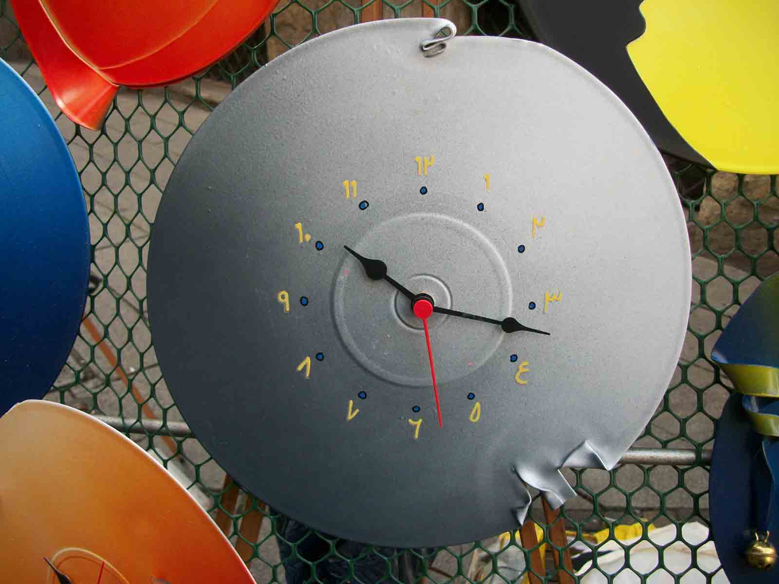 Orologio con numeri arabi